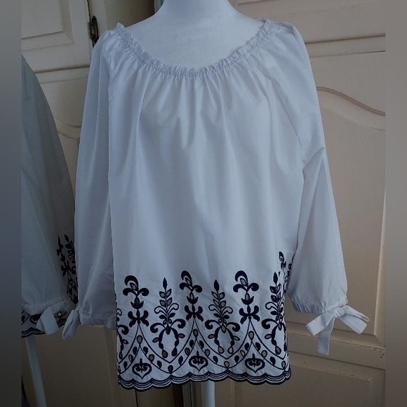 XXL (20) Casual Blouse On/Off Shoulder w Embroidered Cutout Bottom NWT - Picture 1 of 5